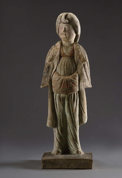 卸売価格中国古美術　中国古陶磁器　古玩　唐時代　唐加彩　魚を持つ俑　婦人俑　埋葬品 唐