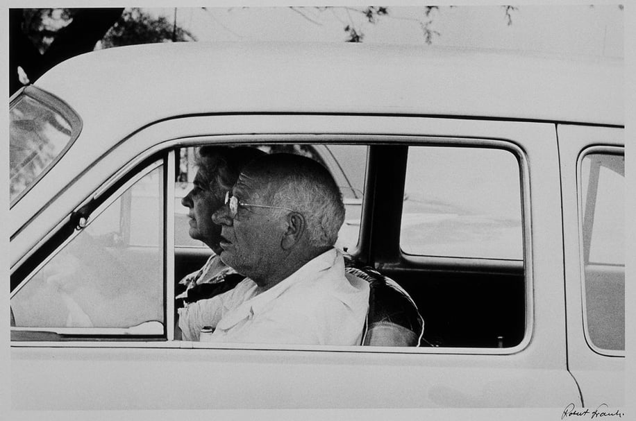 羅伯特・法蘭克（Robert Frank），《底特律》（Detroit），選自《美國人》攝影集。（©Robert Frank ）