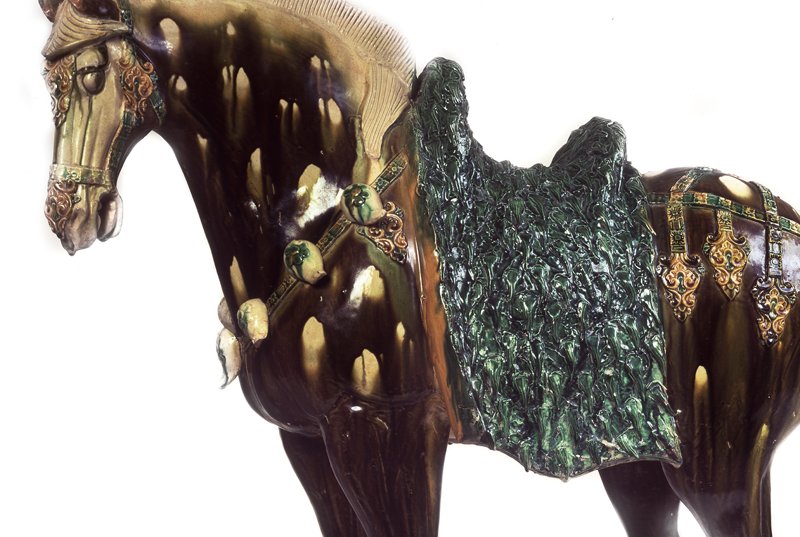 此三彩馬骨肉停勻，釉彩高貴華麗，1989年倫敦「英國鐵路員工退休基金會」拍賣中，拍出374萬英鎊的天價，成為世界最高價三彩馬，堪稱馬中之王。