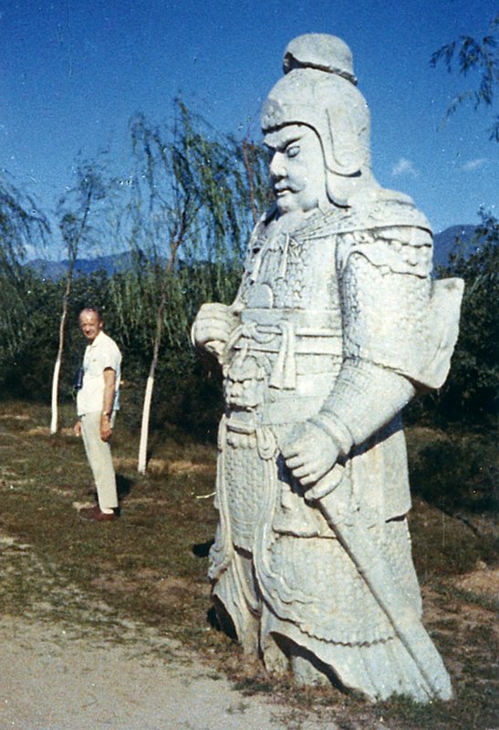 1972年至1976年間，潘安妮與丈夫Janus Paludan前往各地皇陵田野探訪。