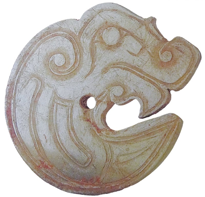 陝西寶雞茹家莊2號墓出土的西周早期〈玉團龍〉。