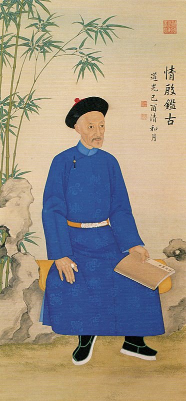 2007年4月香港蘇富比清乾隆〈御製翡翠和闐玉扳指七件連御製詩剔紅紫檀三魚朵梅海水紋蓋盒〉，成交價4,736 萬港元。