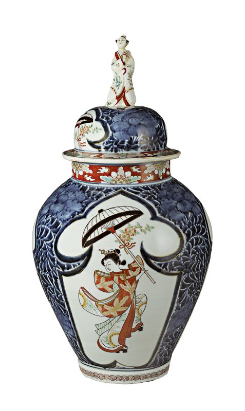 江戶時代，1730～1750年代有田窯〈五彩貼花花鳥紋執壺〉，高41.1厘米，寬15厘米。