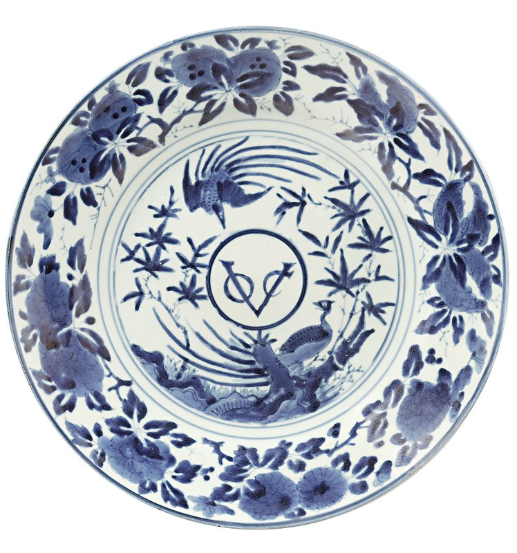 江戶時代1720～1740年代有田窯〈五彩花鳥紋蓋碗〉，高34.6厘米，直徑34.4厘米。