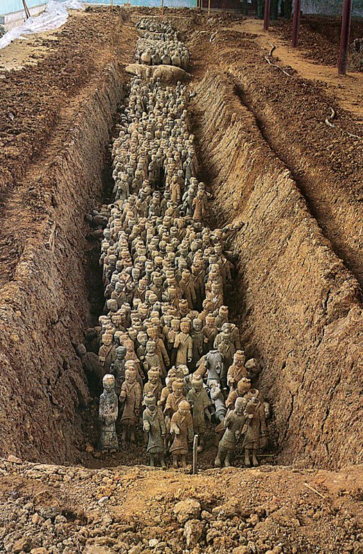 徐州獅子山楚王墓兵馬俑，軍容壯觀。