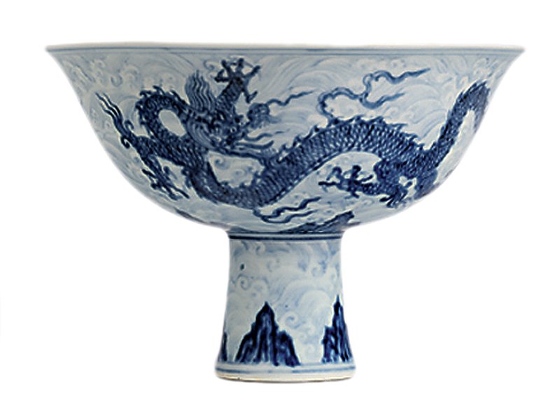 2012年4月4日香港蘇富比「玫茵堂」瓷器收藏專拍（三）編號29明宣德〈青花暗花海水游龍高足碗〉，徑15.4厘米，以1億1,266萬港元創下宣德官窯瓷器和宣德青花瓷器的世界紀錄。