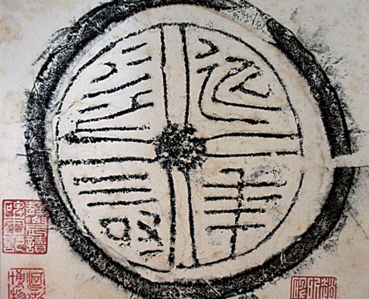清代小鎏金銅佛，中央釋迦牟尼佛為木雕漆金，每尊高約4.5厘米，工巧可愛。