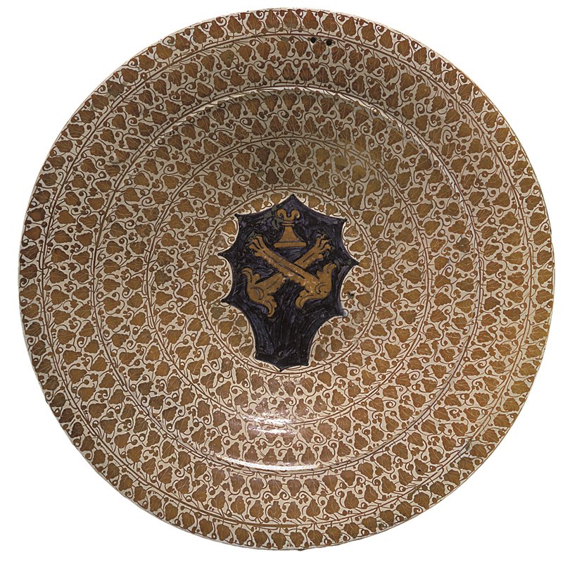 1450～1500年〈盤〉，西班牙製品。© V&A。