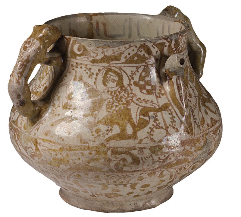 1100～1200年〈雙耳帶注罐〉，伊朗卡尚（Kashan）miniature風格製品。© V&A。