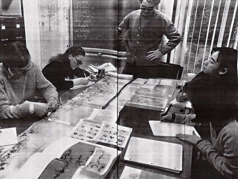 由左自右為何慕文、畢嘉珍、班宗華、石守謙、李成美，場景為1977～1979年間普林斯頓大學研討課。台大藝史所收藏。