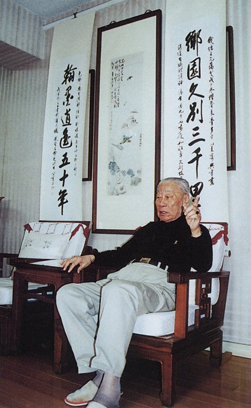 醫師楊思勝（右）與羲之堂陳筱君於歷史博物館楊思勝畫展開幕時留影。