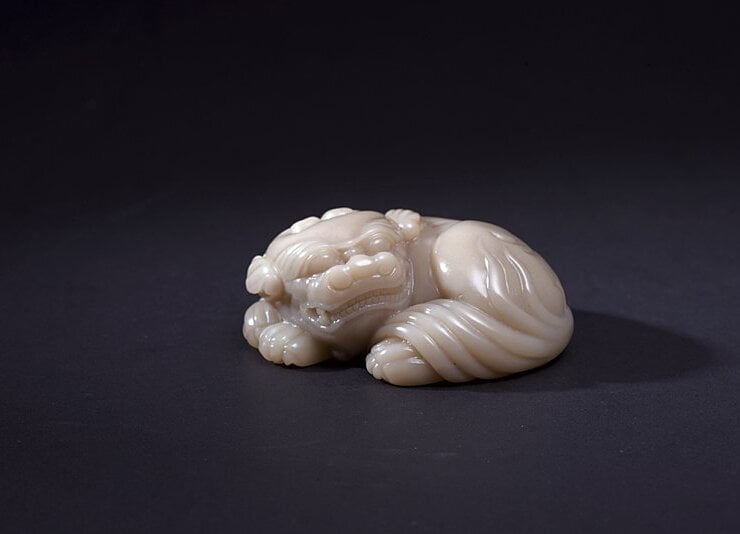 佚名〈瑞獸擺件〉，坑頭石，3.9×9.2×7.7厘米。