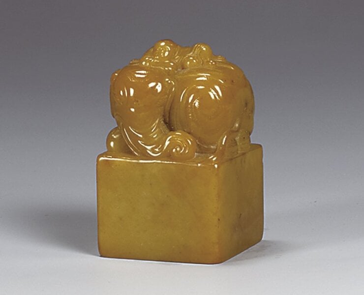 清代〈太平有象鈕田黃〉，清翫20週年收藏展展品。