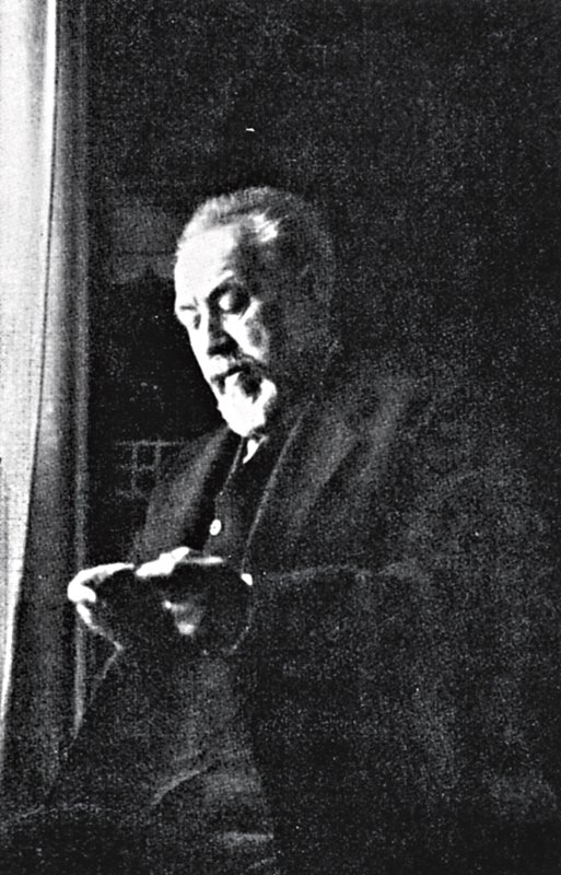 Freiburg大學的人類學講師兼收藏家Ernst Grosse（1862～1927）。