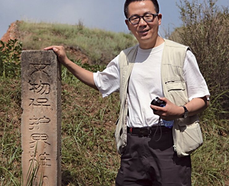 汪濤深耕中國考古與藝術史，尤其在上古文化研究鑽研甚深，以學術顧問身分參與電視台多部考古發掘和研究的紀錄片製作，2008至2009年曾負責英國政府Creative Connexions文創產業政策中的「世界遺產在中國」研究案。