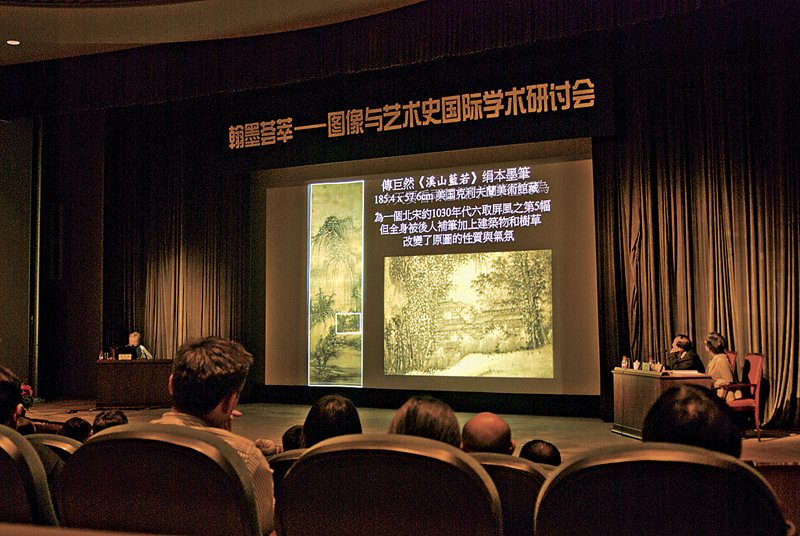 學者劉晞儀認為部分中國繪畫的風格，影響了伊斯蘭世界細密畫。圖為南宋馬和之的〈豳風圖〉與波斯〈柳下雙馬〉在畫法的比較。