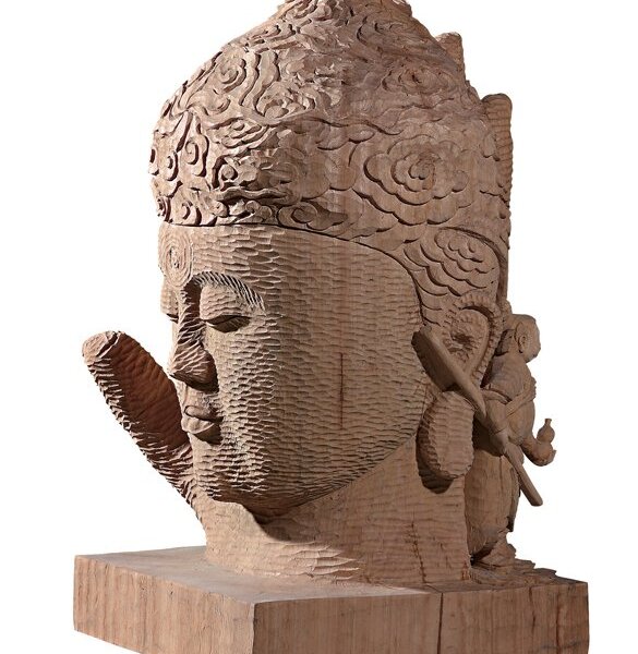 吳榮賜2011～2012年所作〈唐三藏〉，樟木，30×31×80厘米。