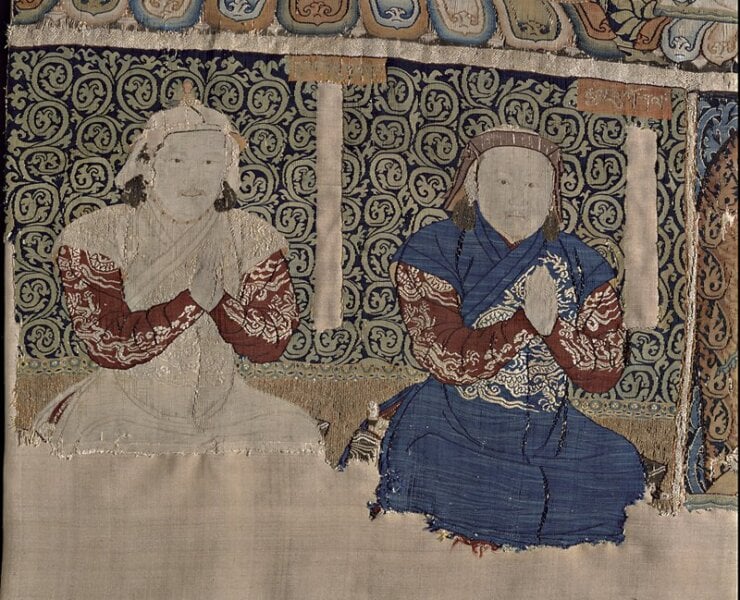 美國紐約大都會博物館所藏的緙絲〈大威德金剛壇城〉，左方元文宗其面容與台北故宮藏〈元文宗像〉極似。圖／本刊資料室。