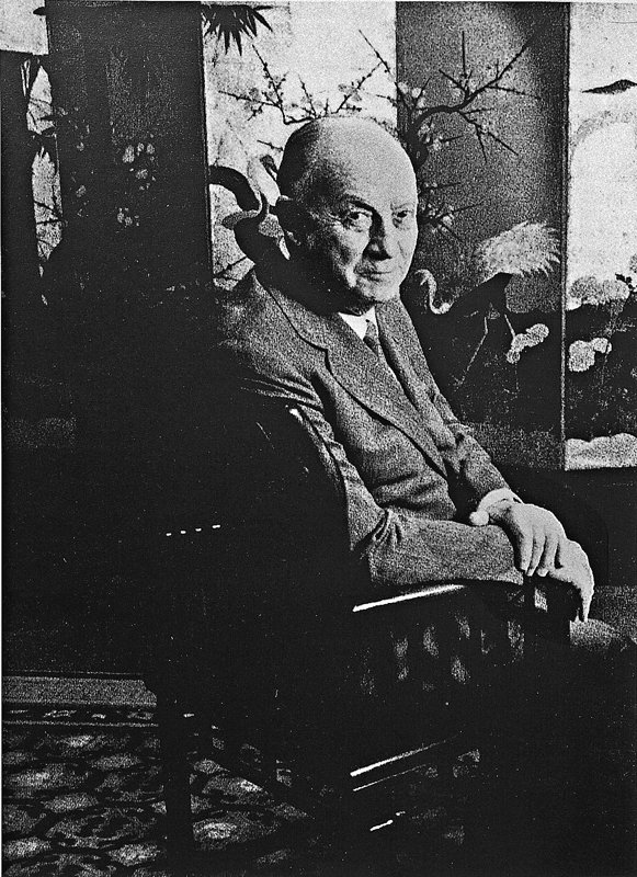 維多里歐．埃斯肯納茲（Vittorio Eskenazi，1906～1987）。