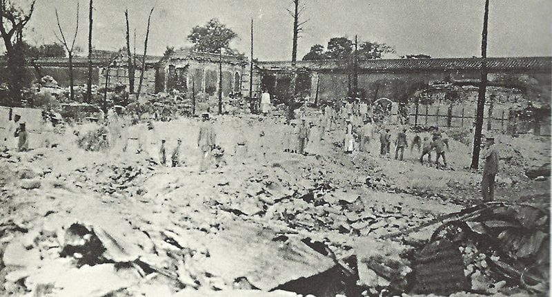 慘遭祝融之後的建福宮,1923年攝。