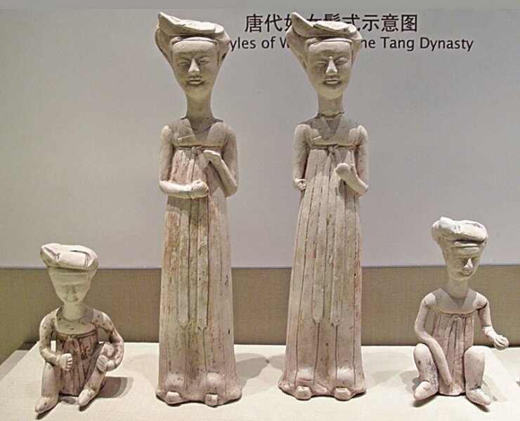 〈白胎加彩女侍俑〉，河南鞏義鋁廠出土，河南鞏義博物館藏。