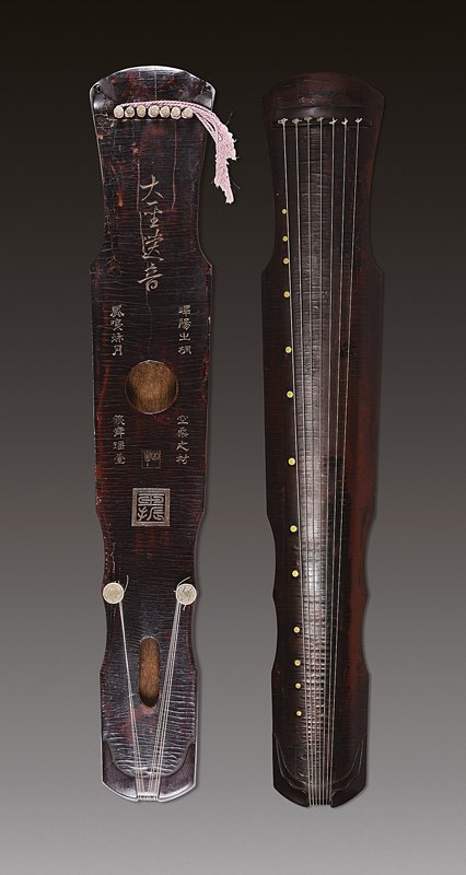 中國嘉德2011春拍編號3570唐〈「大聖遺音」伏羲式琴〉，長121公分，估價待詢，成交價人民幣1億1,500萬元。