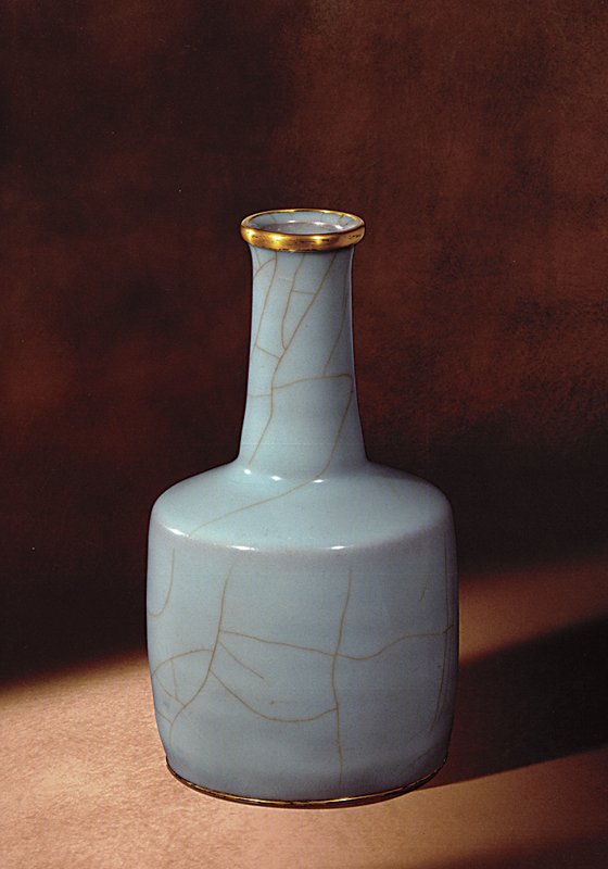 2010年5月31日香港佳士得編號1979南宋〈官窯葵口碗〉,徑14.6厘米,成交價1,141萬2,000港元。