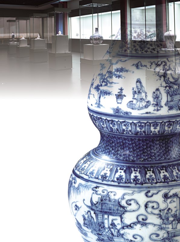 天津博物館藏瓷器，時間跨度長，從漢至當代，品種繁多，窯口廣泛，釉彩豐富，以明清傳世瓷器為主，是一部濃縮的中國瓷器史。