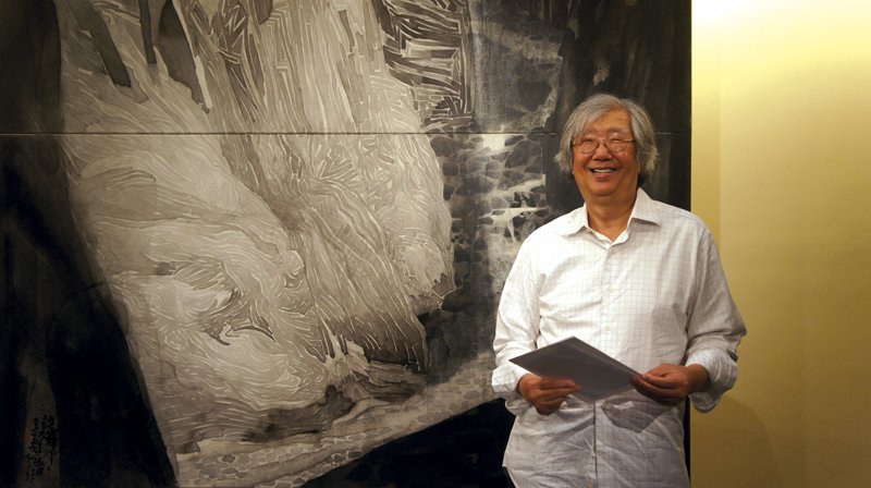 李義弘與〈立霧溪〉畫作細部。