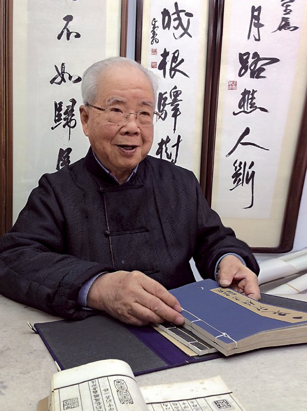 吳平耆年碩德,精神矍鑠,謙謙然有君子之風。攝影/藍玉琦。