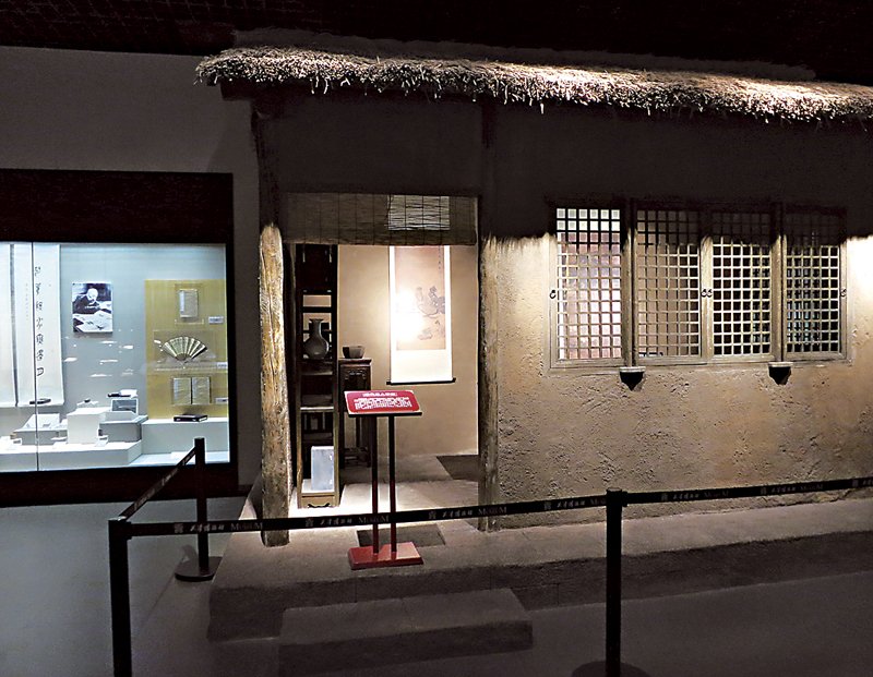 「器蘊才華－文房清供陳列」展廳，復原古代文人書齋場景。