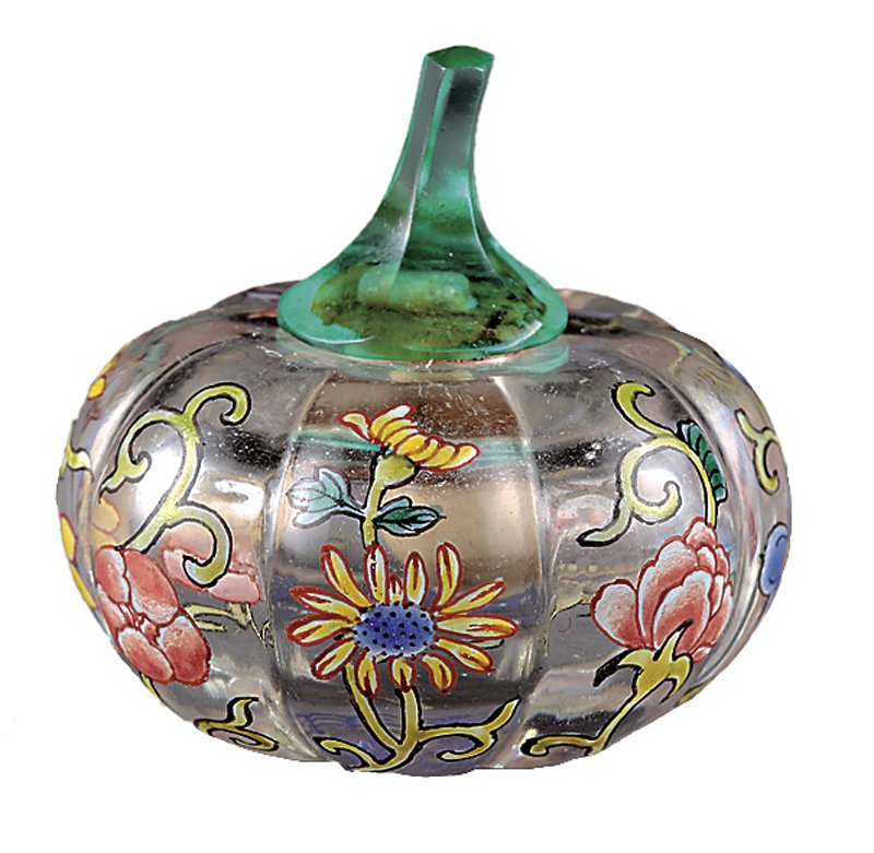 清乾隆〈玻璃胎畫琺瑯鳳穿牡丹鼻煙壺〉，曾收錄於《盈握洞天》，台北私人藏。