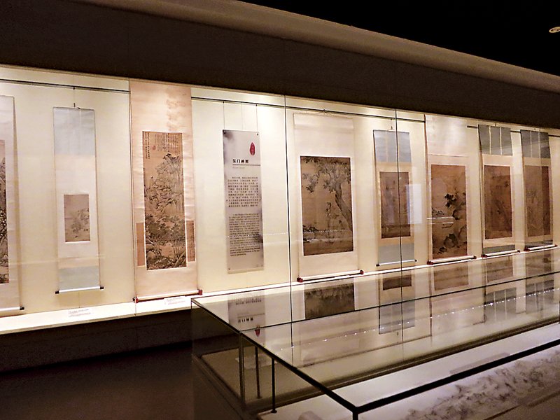 「寄情畫境－館藏明清繪畫陳列」展廳一角。