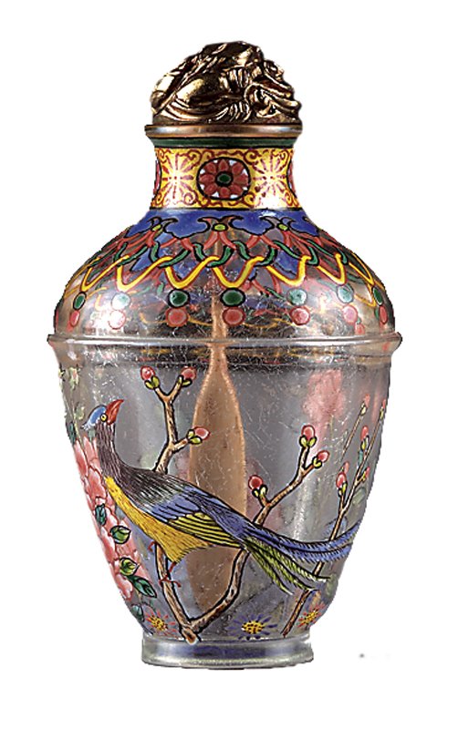 清乾隆〈銅胎畫琺瑯西洋母子圖鼻煙壺〉,成交價482萬港元,2012年5月香港邦瀚斯春拍。