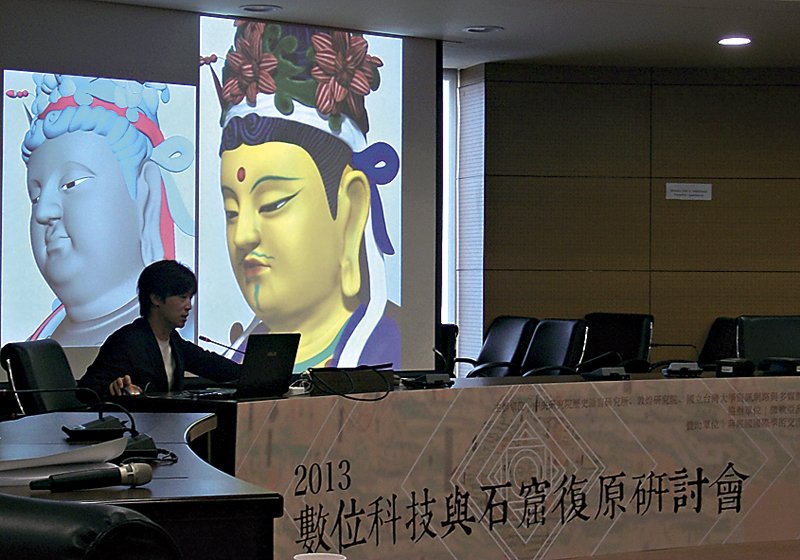 微軟亞洲研究院馬歆解釋「飛天號」所如何拼接攝影圖像。