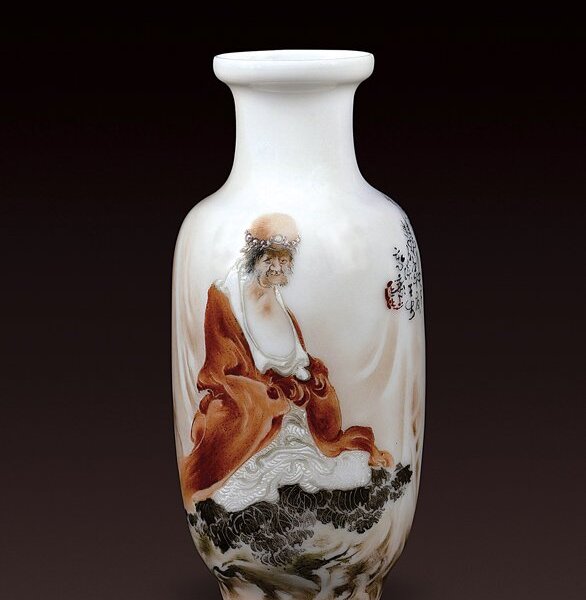 瓷器工藝品專場為此場拍賣的壓軸專場，成交額為1,214萬元，其中清〈綠地粉彩花卉堆寶描金團壽紋花觚〉以184萬元成交。