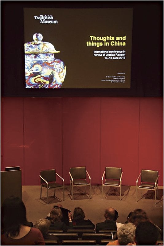 大英博物館1996年展出「Mysteries of Ancient China（古代中國之謎）」特展並出版圖錄。