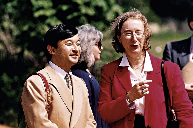 「盛世華章」特展在英國皇家藝術學院開幕，羅森為英國伊莉莎白女王與中國前國家主席胡錦濤介紹展覽。