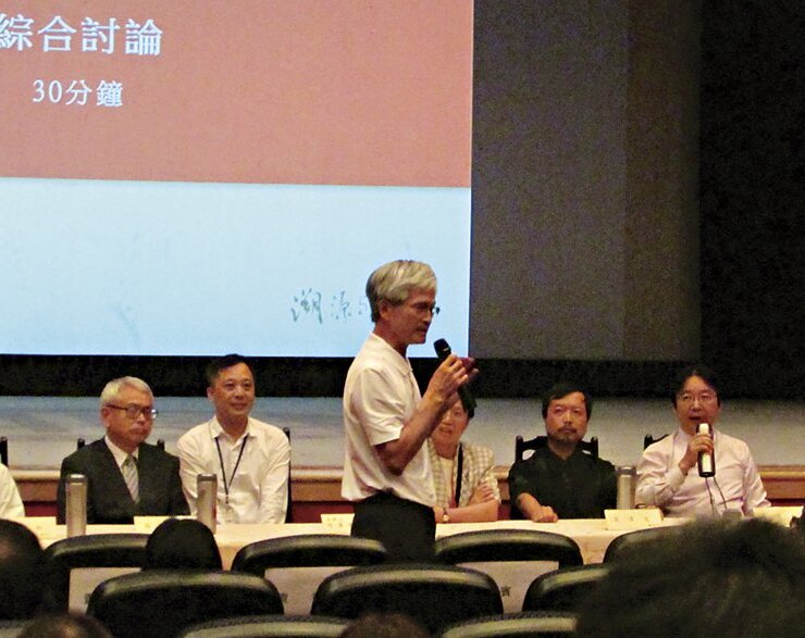 綜合討論時間反映熱烈，嶺南畫派畫家盧清遠（中）也加入討論。