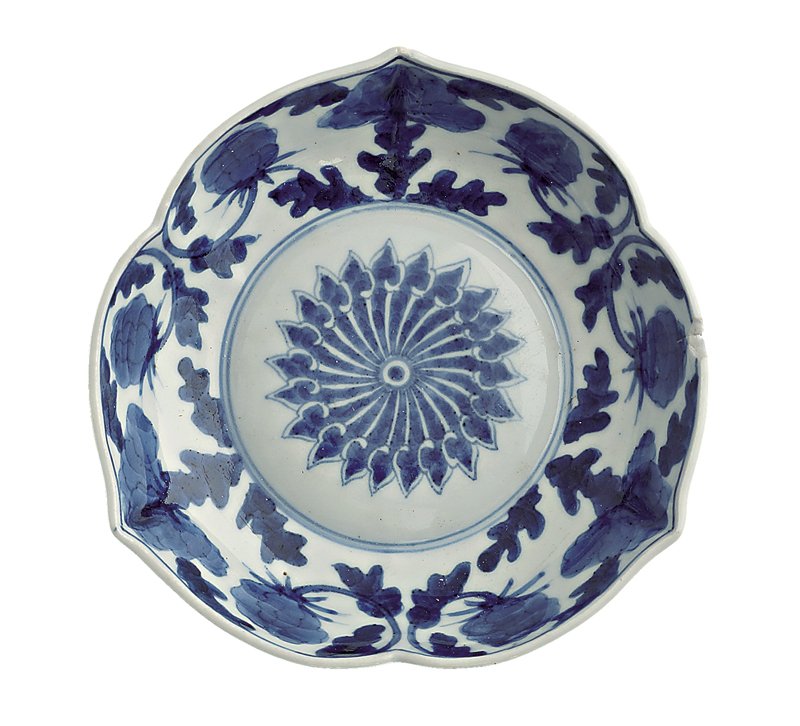 1750～1800年〈有田燒青花花卉紋碗〉，直徑15公分。©Museum of East Asian Art。