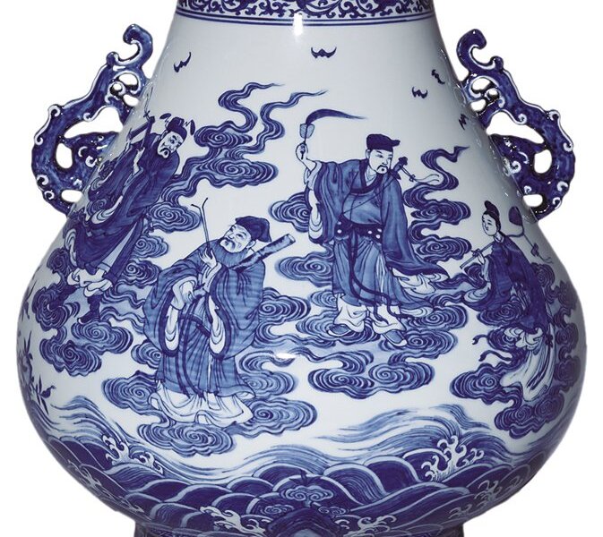 保利香港2012秋拍清乾隆〈青花八仙賀壽雙耳尊〉，成交價3,220萬港元。