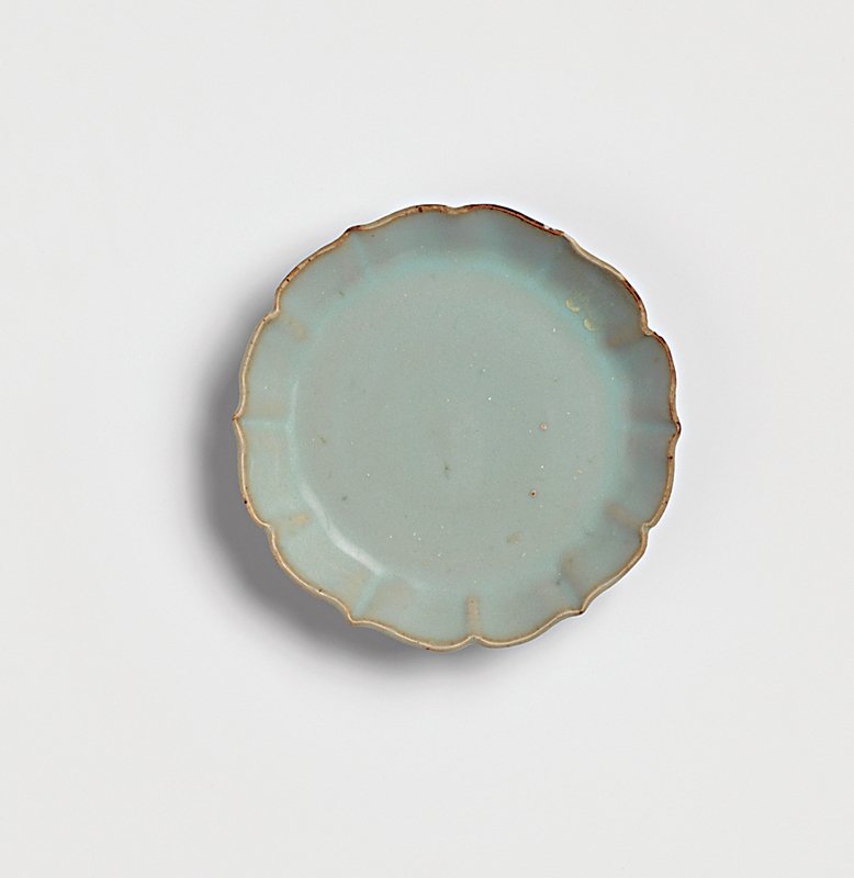 11～12世紀的北宋〈六菱口盤〉，徑11.7厘米，河南省。