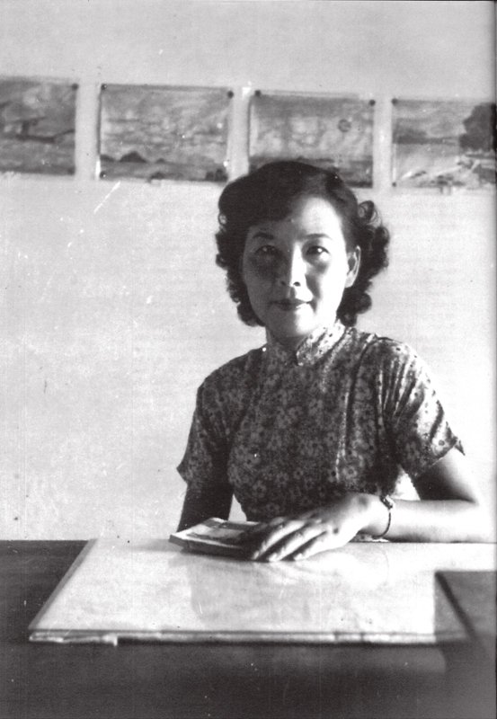 孫多慈，猶如其名，慈祥溫婉，無人不覺其可愛。圖為孫多慈在台北羅斯福路寓所作畫情景（約攝於1959年前後）。