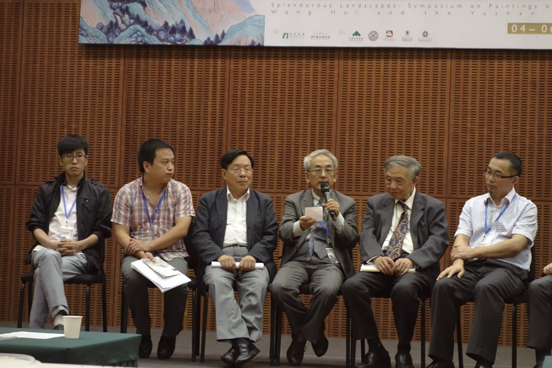 論壇中前台北故宮博物院書畫處長王耀庭（左三）發言。