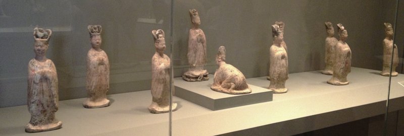 品相好、藝術性強、原皮殼、時代和地區風格具代表性，是杜唯收藏中國古代陶俑的標準。圖為明尼亞波里斯博物館展出的杜唯收藏之唐朝〈彩繪十二生肖俑〉，為全世界兩套中的一套。