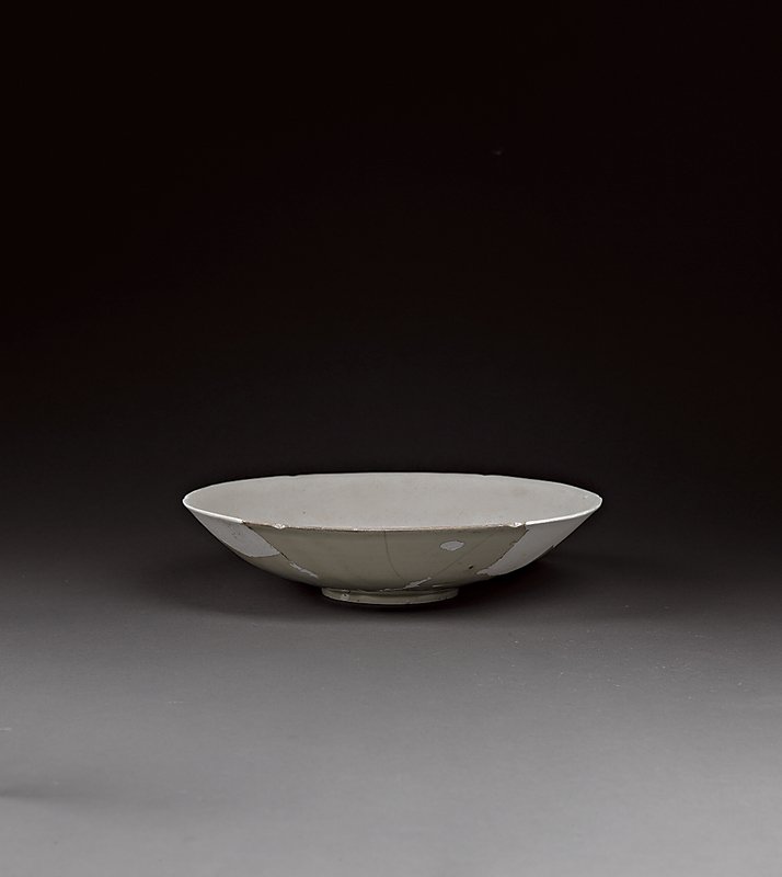 「東宮」款器物。