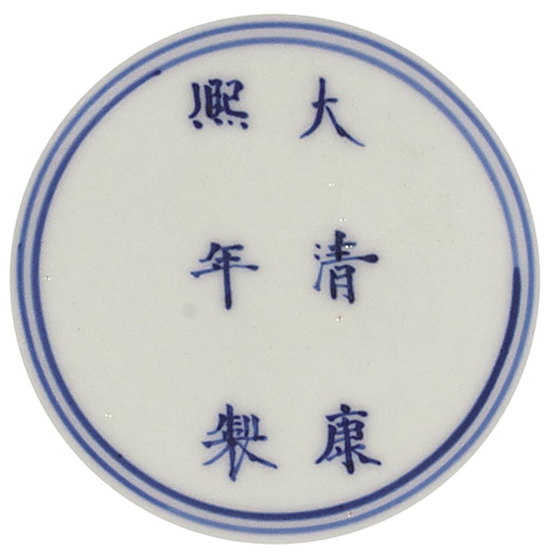 清乾隆〈紫檀嵌八寶博古紋帶瑪瑙子圍棋罐〉一對，高7.5公分。