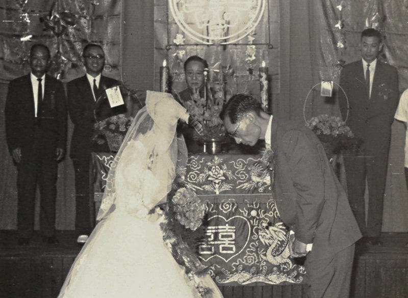 1962年7月4日,溥心畬坐高堂主位為董彝九與諶德容證婚。