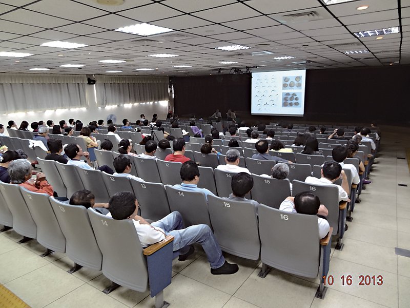 艾蒙．迪巴教授於嘉義市政府文化局演講現況。