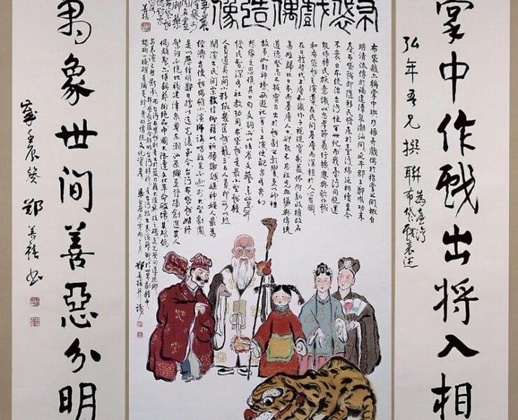 鄭善禧2012年〈布袋戲偶造像／對聯〉，畫130.4×69.4公分，對聯130×30×2公分。